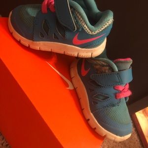 baby girl nike shoes